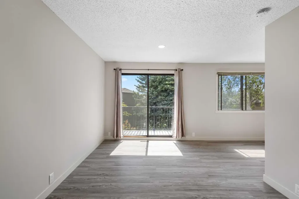 5019 46 Avenue SW Calgary AB T3E 6R1
