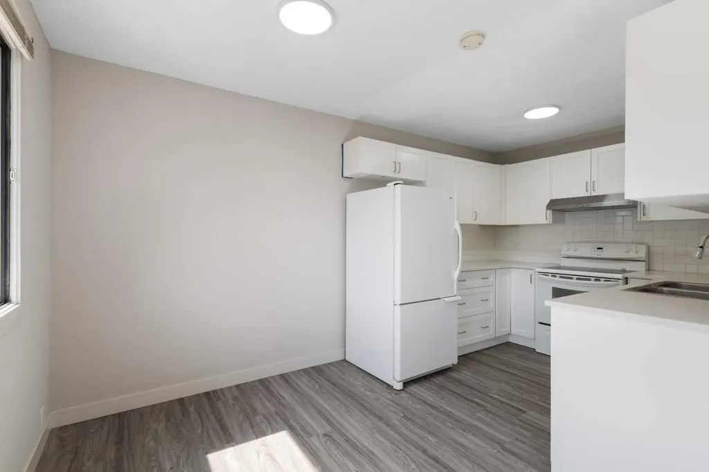 5019 46 Avenue SW Calgary AB T3E 6R1