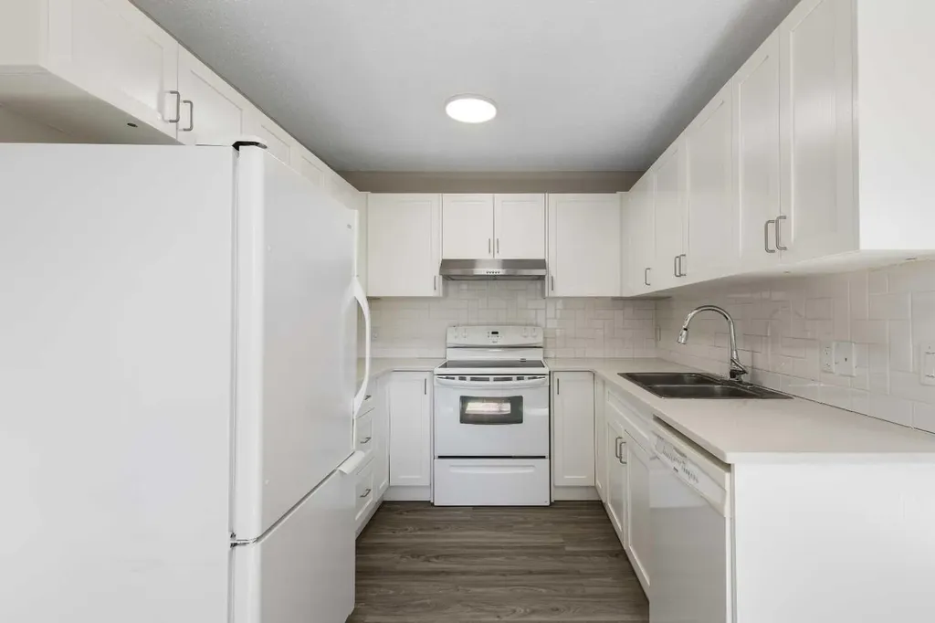 5019 46 Avenue SW Calgary AB T3E 6R1