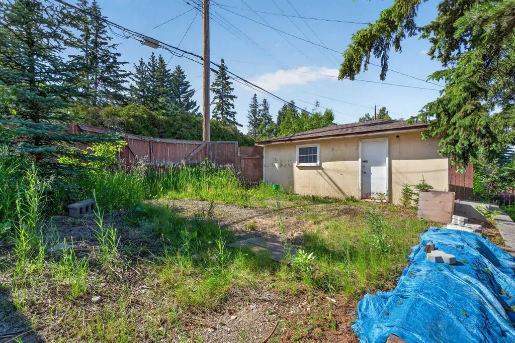 36 Hazelwood Crescent SW Calgary AB T2V 3B9