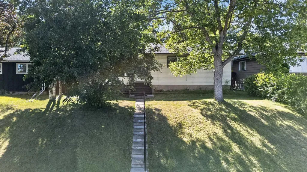 36 Hazelwood Crescent SW Calgary AB T2V 3B9