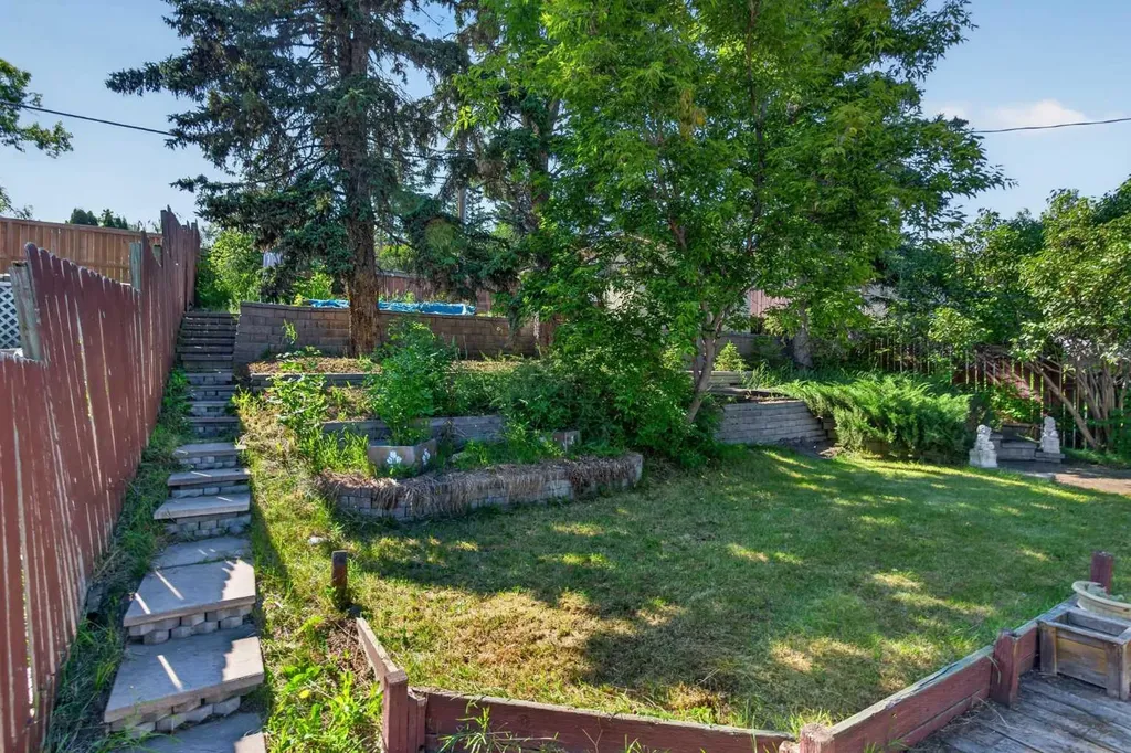 36 Hazelwood Crescent SW Calgary AB T2V 3B9