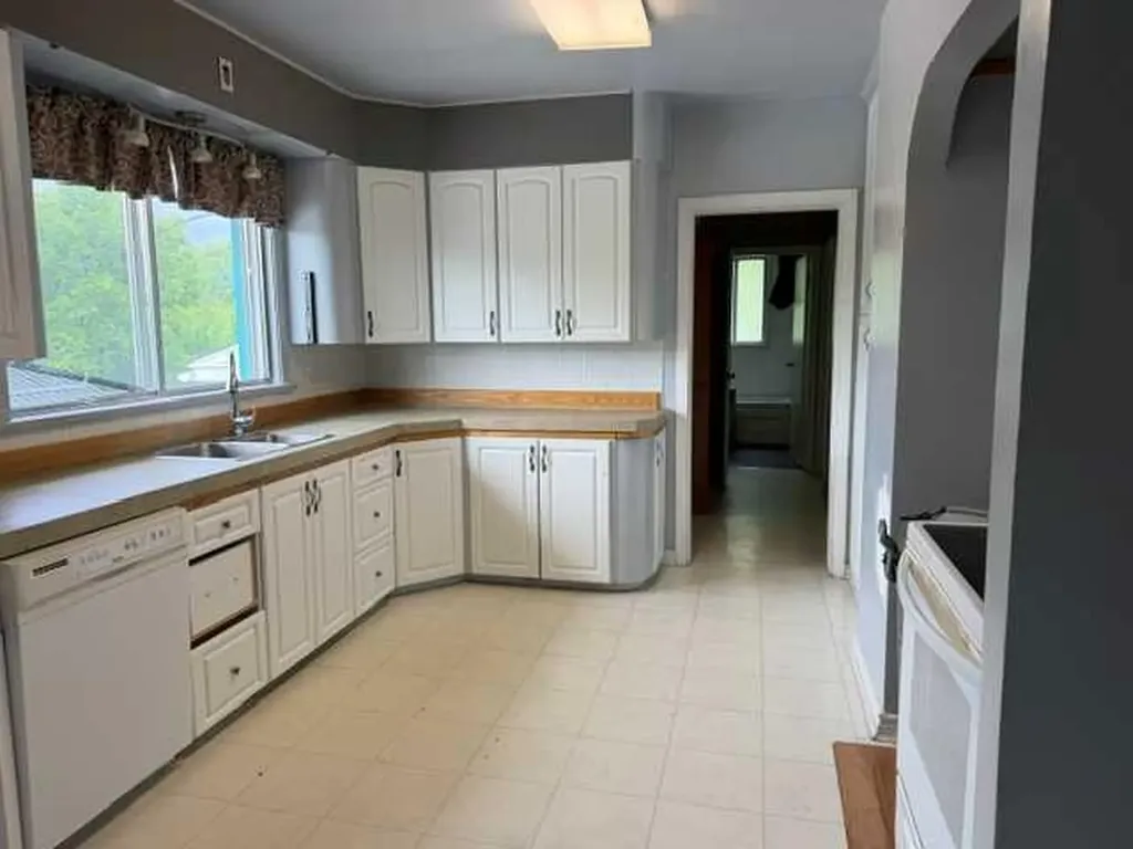4711 5 Avenue Edson AB T7E 1C6