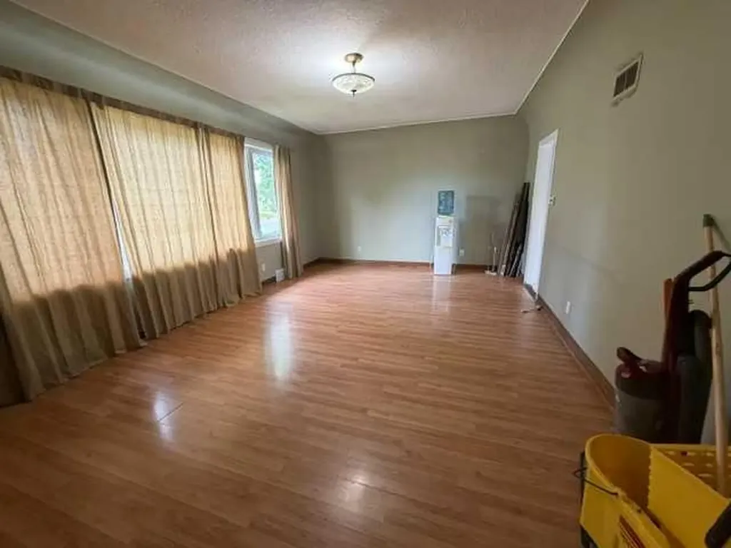 4711 5 Avenue Edson AB T7E 1C6