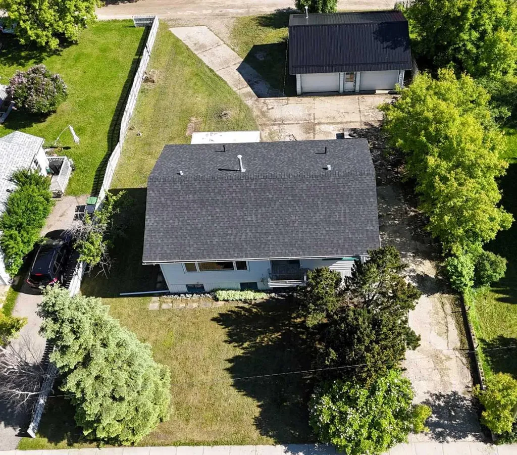 4711 5 Avenue Edson AB T7E 1C6
