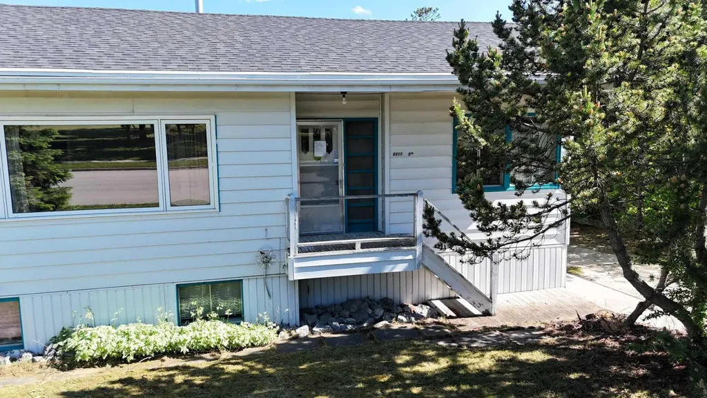 4711 5 Avenue Edson AB T7E 1C6