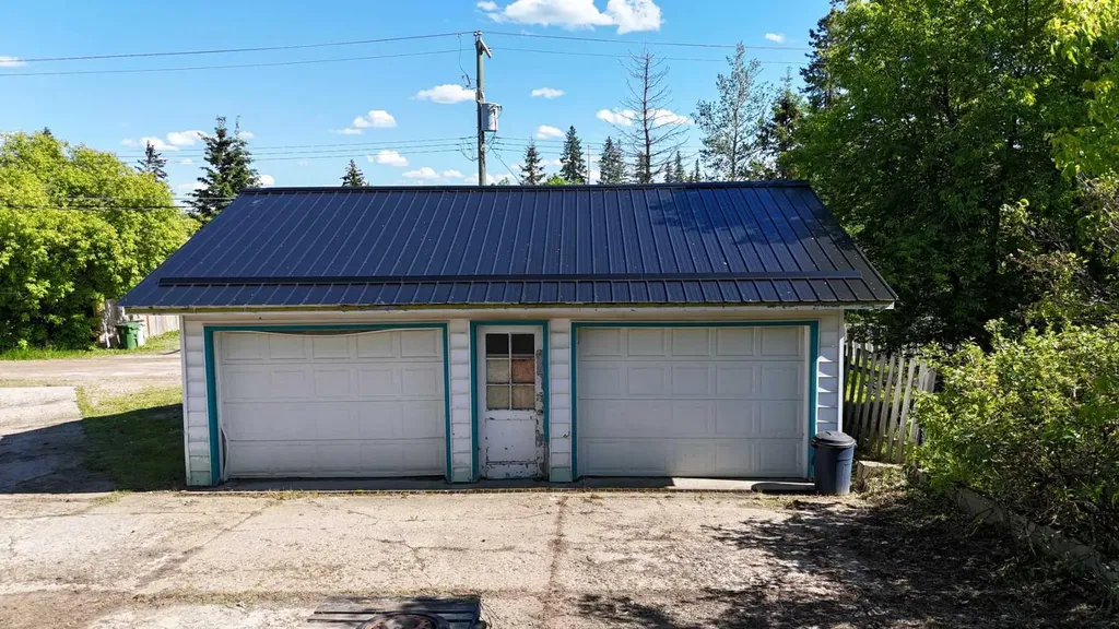 4711 5 Avenue Edson AB T7E 1C6