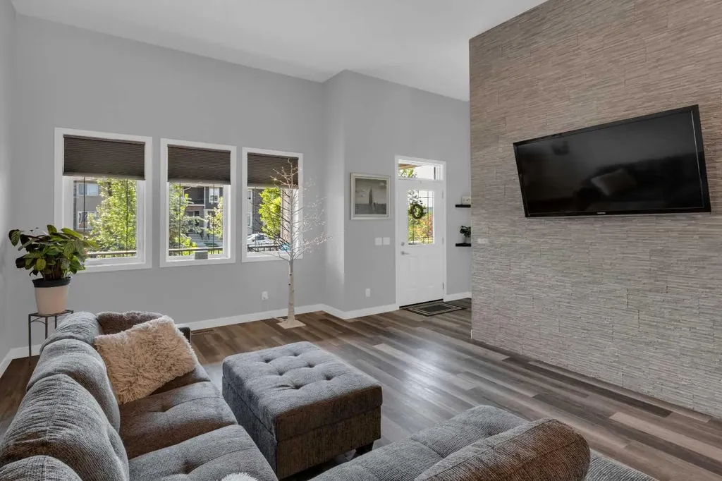 317 Sundown Road S Cochrane AB T4C2T2