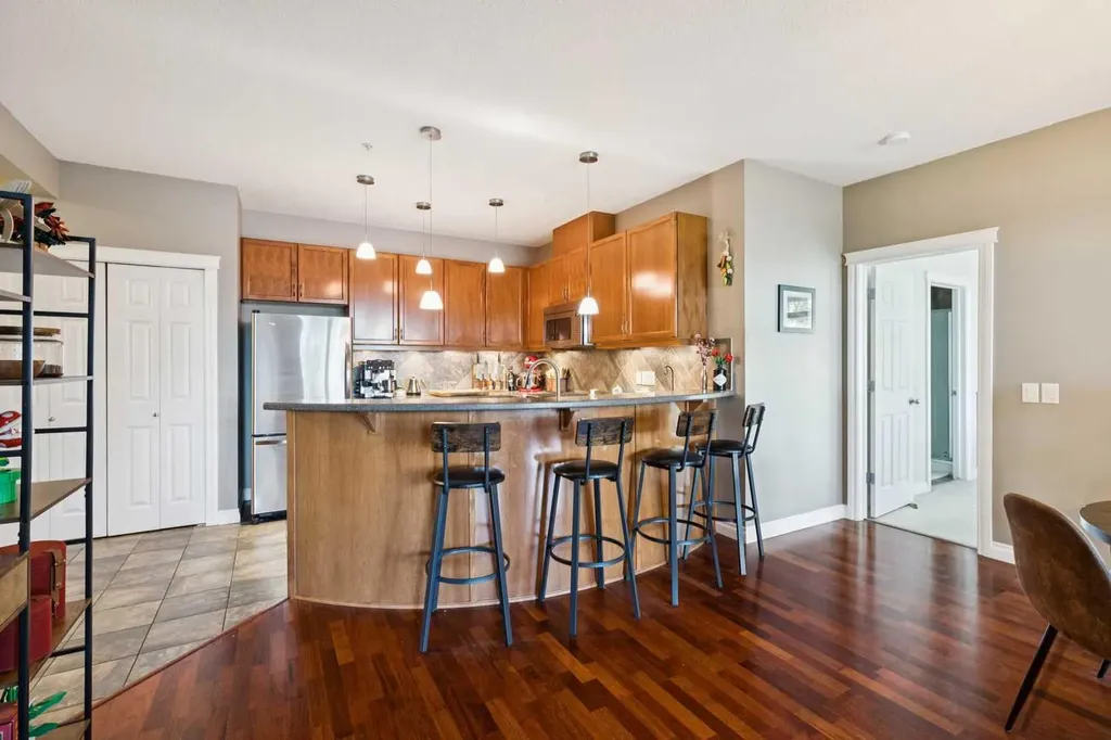 10 Hemlock Crescent SW Calgary AB T3C 2Z1