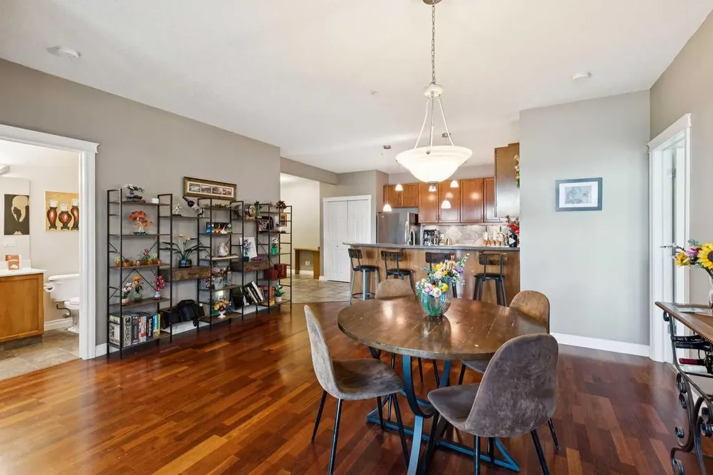 10 Hemlock Crescent SW Calgary AB T3C 2Z1