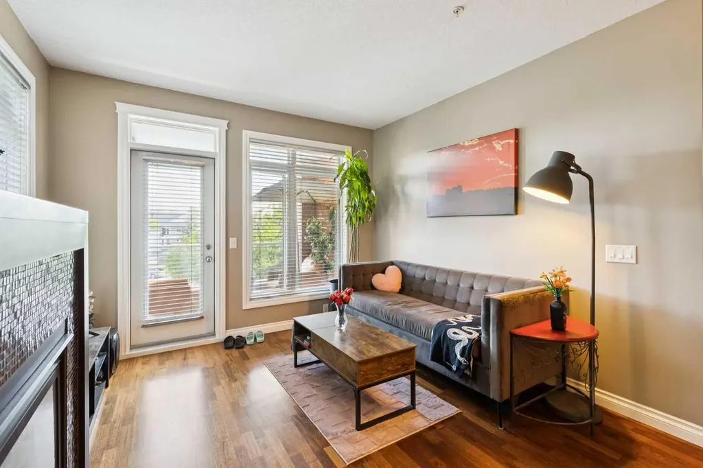 10 Hemlock Crescent SW Calgary AB T3C 2Z1