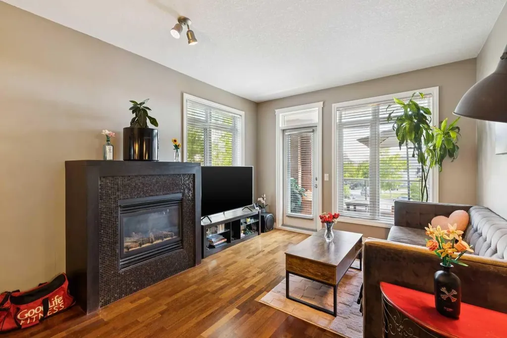 10 Hemlock Crescent SW Calgary AB T3C 2Z1