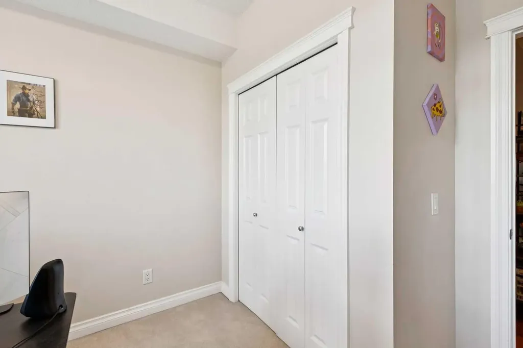 10 Hemlock Crescent SW Calgary AB T3C 2Z1