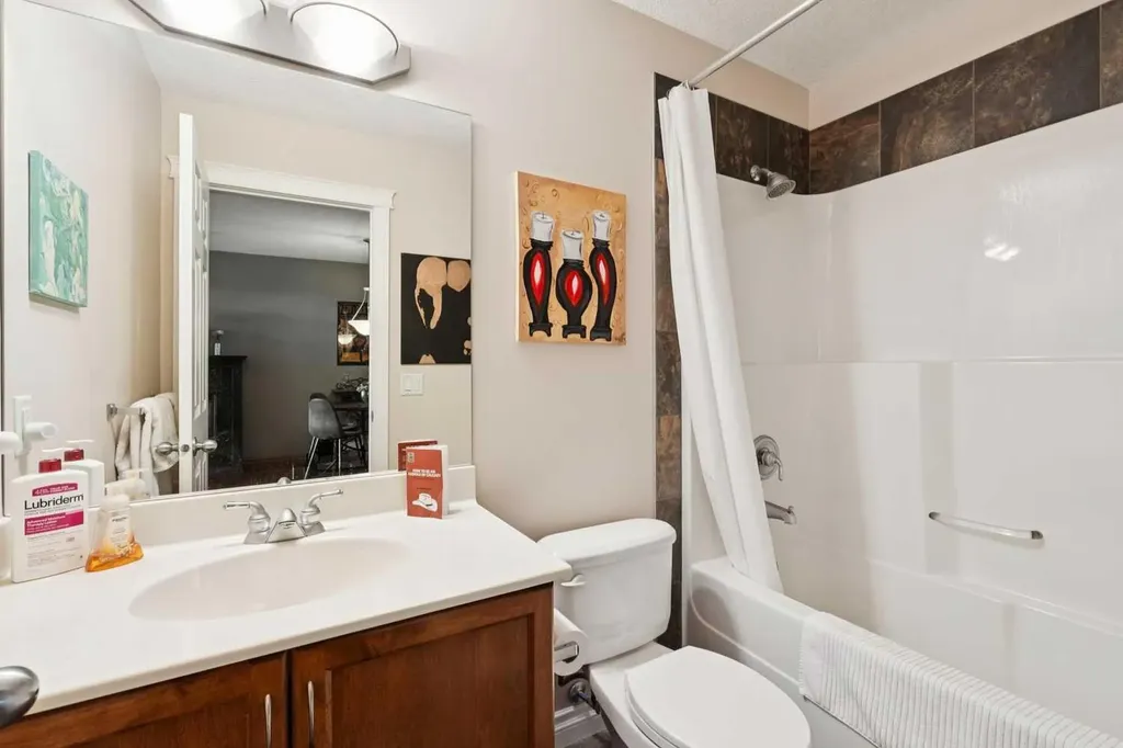 10 Hemlock Crescent SW Calgary AB T3C 2Z1