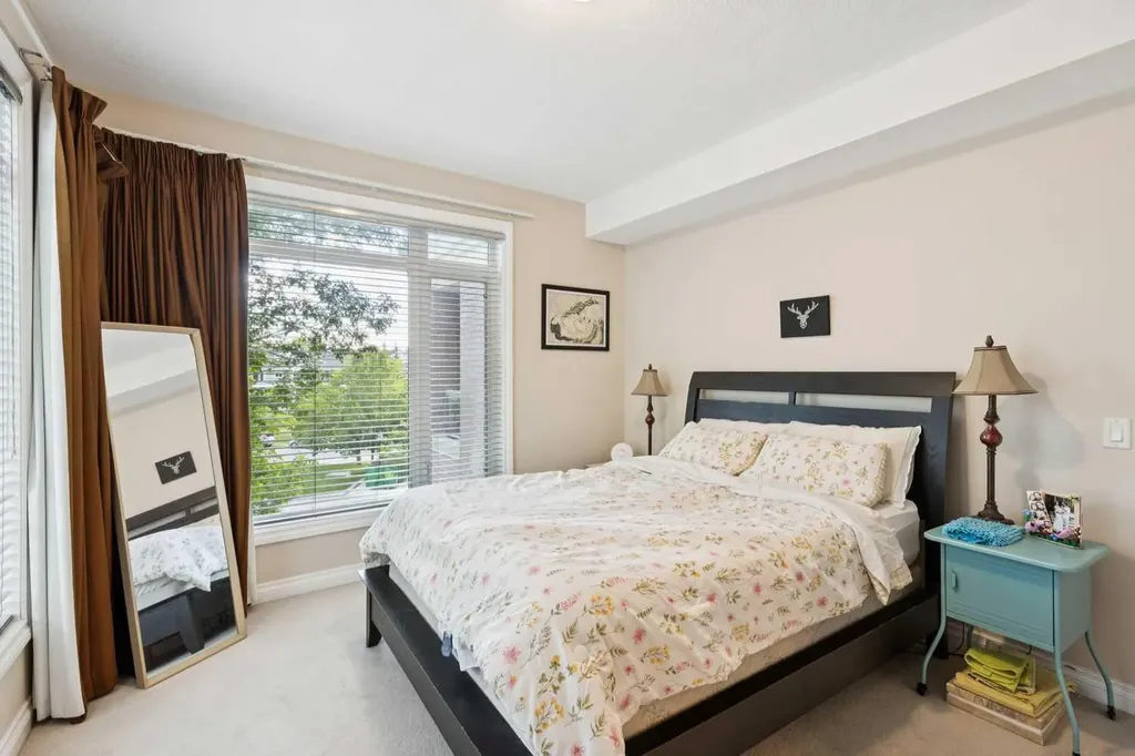 10 Hemlock Crescent SW Calgary AB T3C 2Z1