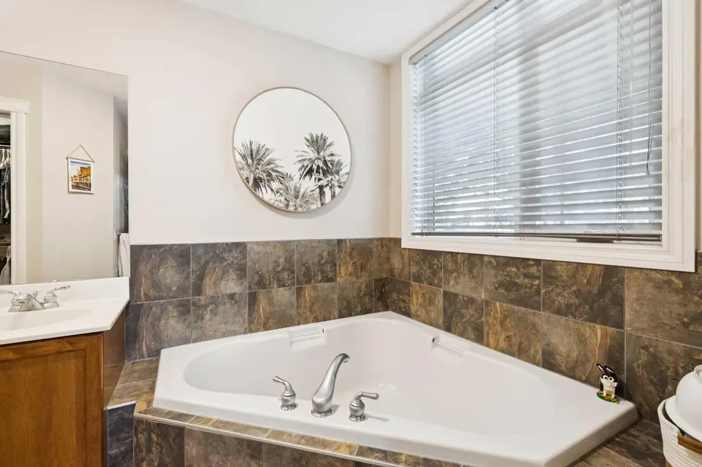 10 Hemlock Crescent SW Calgary AB T3C 2Z1