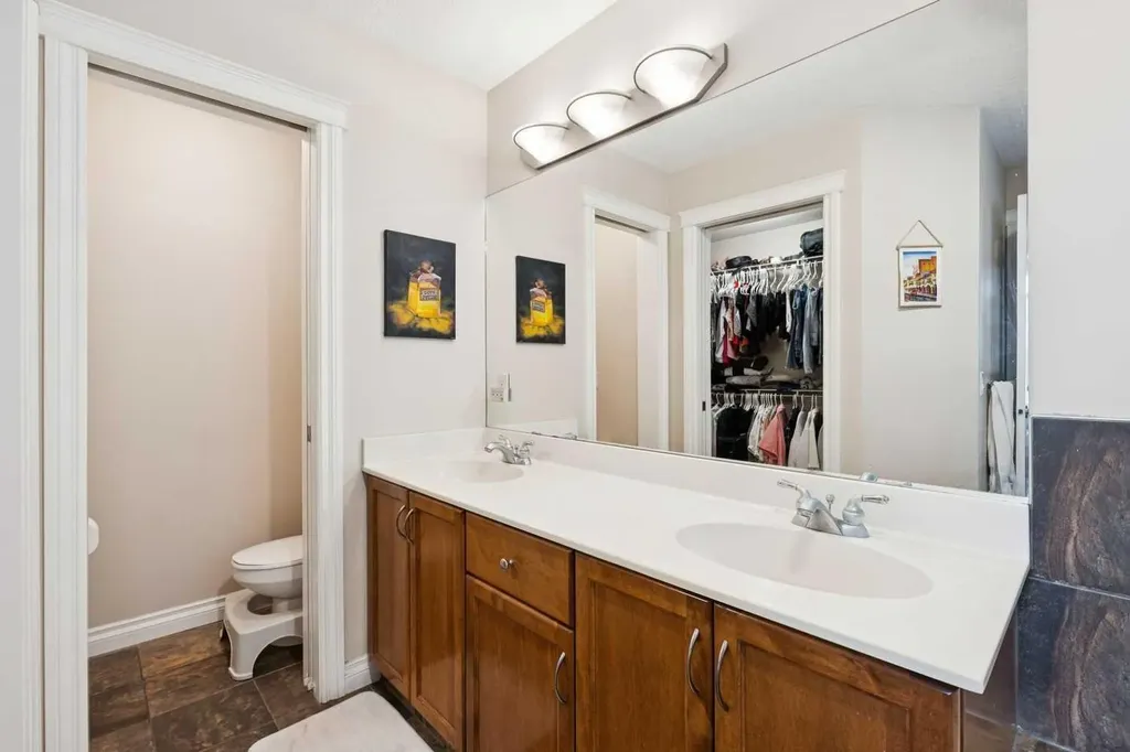 10 Hemlock Crescent SW Calgary AB T3C 2Z1