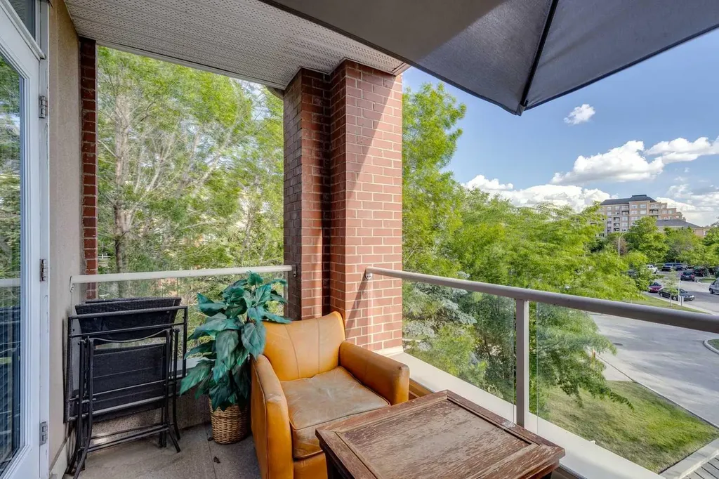 10 Hemlock Crescent SW Calgary AB T3C 2Z1