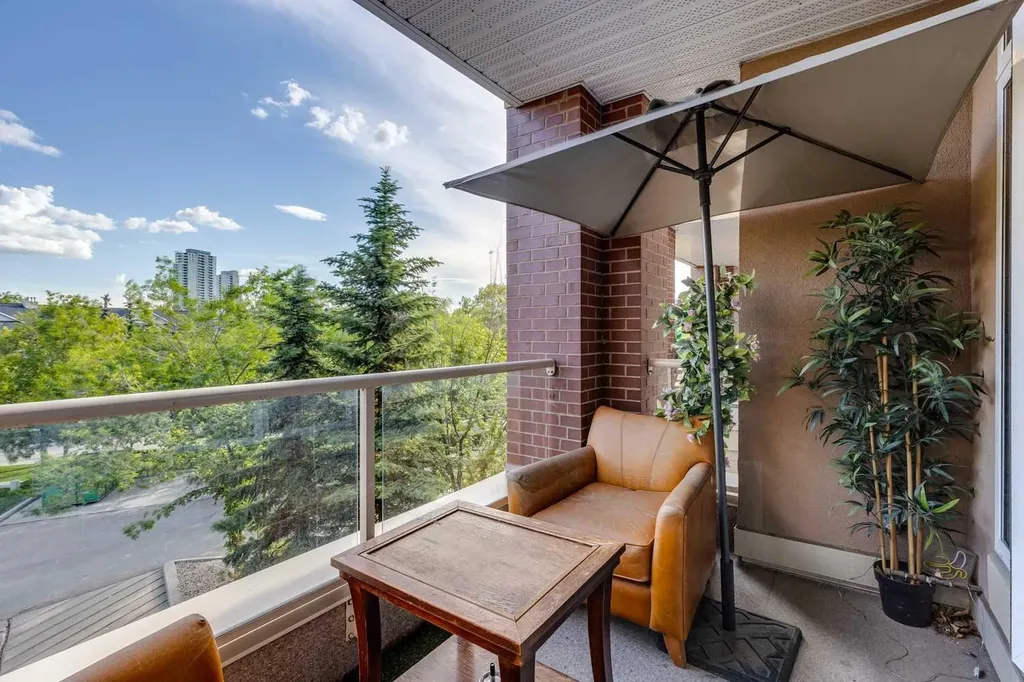 10 Hemlock Crescent SW Calgary AB T3C 2Z1