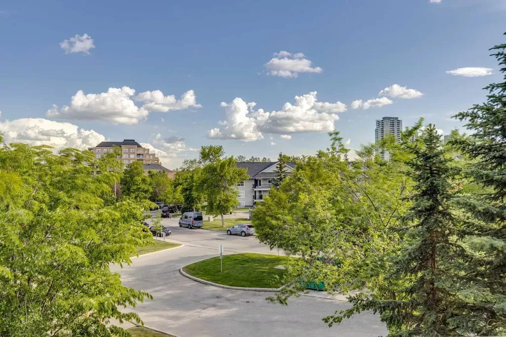 10 Hemlock Crescent SW Calgary AB T3C 2Z1