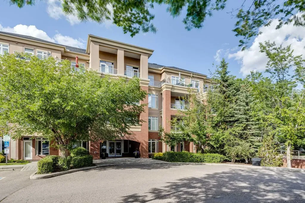 10 Hemlock Crescent SW Calgary AB T3C 2Z1