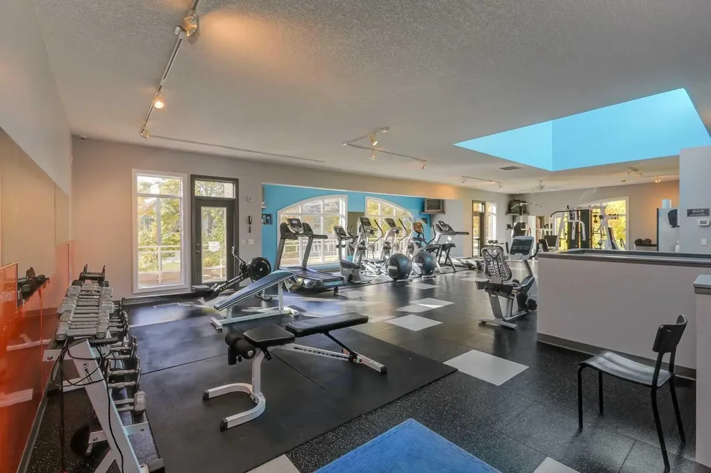 10 Hemlock Crescent SW Calgary AB T3C 2Z1