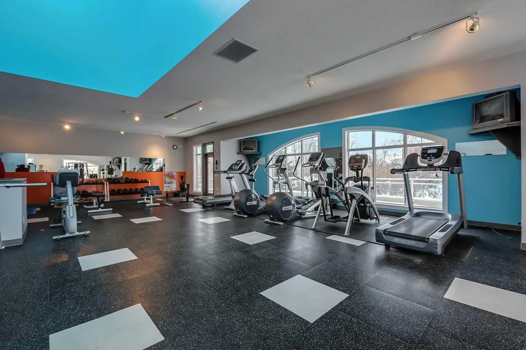 10 Hemlock Crescent SW Calgary AB T3C 2Z1