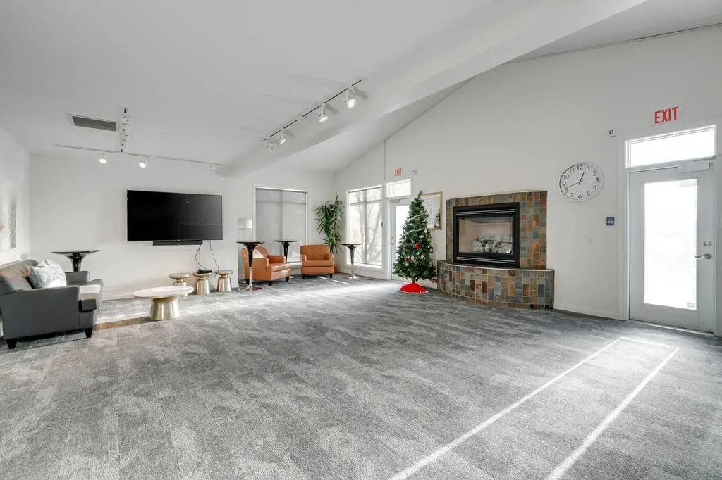 10 Hemlock Crescent SW Calgary AB T3C 2Z1