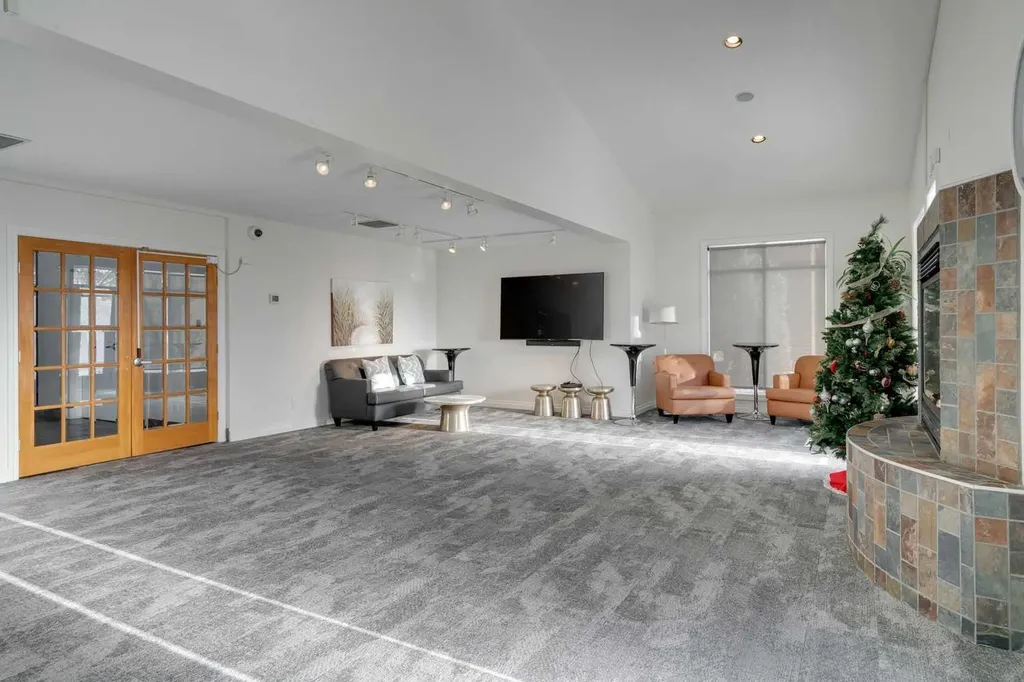 10 Hemlock Crescent SW Calgary AB T3C 2Z1
