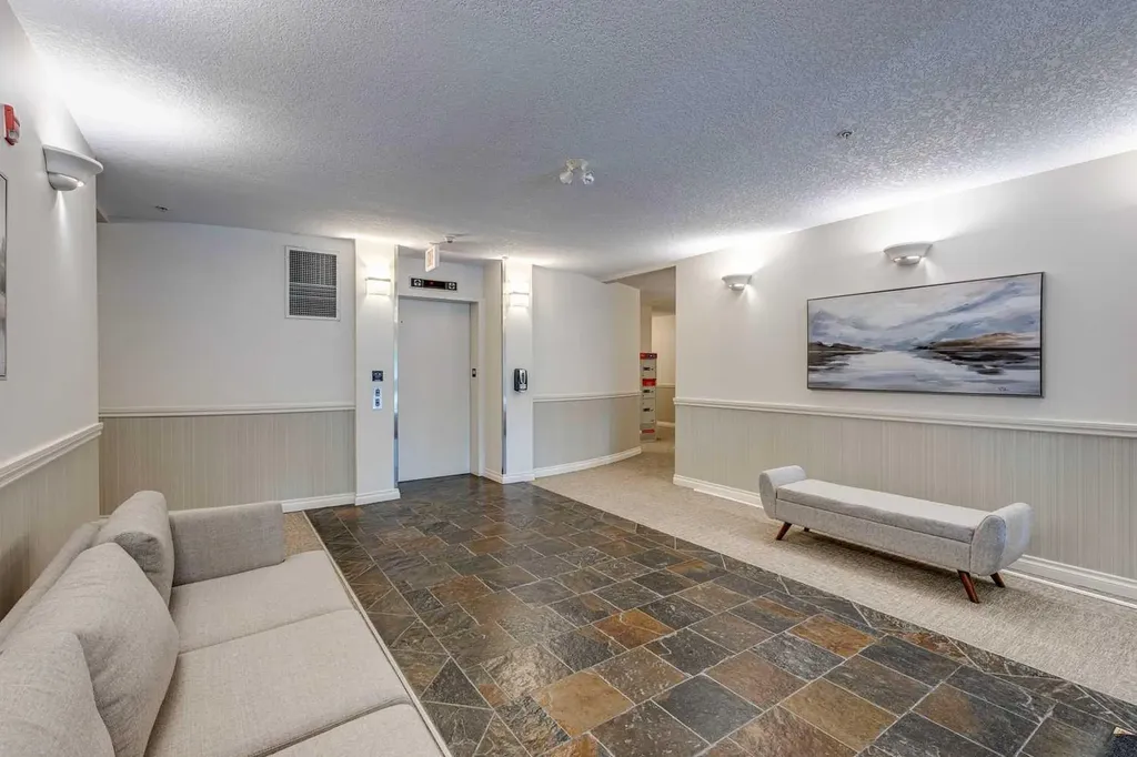 10 Hemlock Crescent SW Calgary AB T3C 2Z1