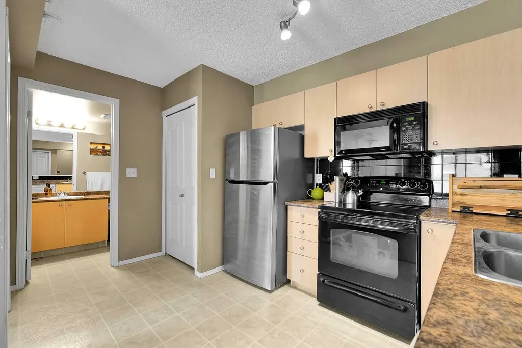 1111 6 Avenue SW Calgary AB T2P 5M5