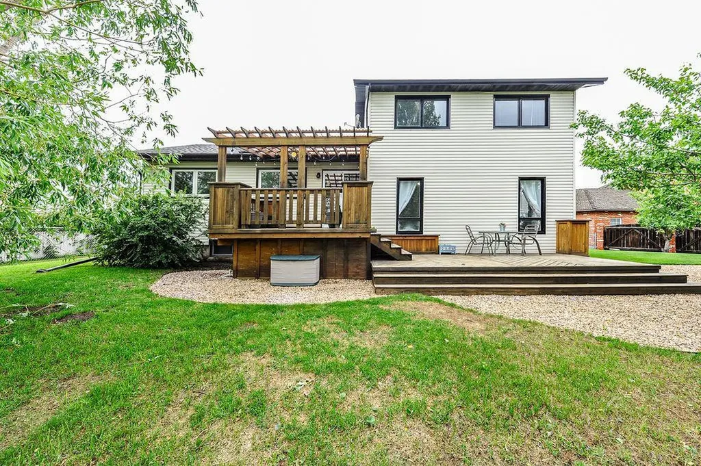 6802 42a Avenue Camrose AB T4V 3S4