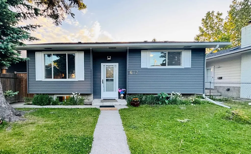1672 Marlyn Way NE Calgary AB T2A 3K7
