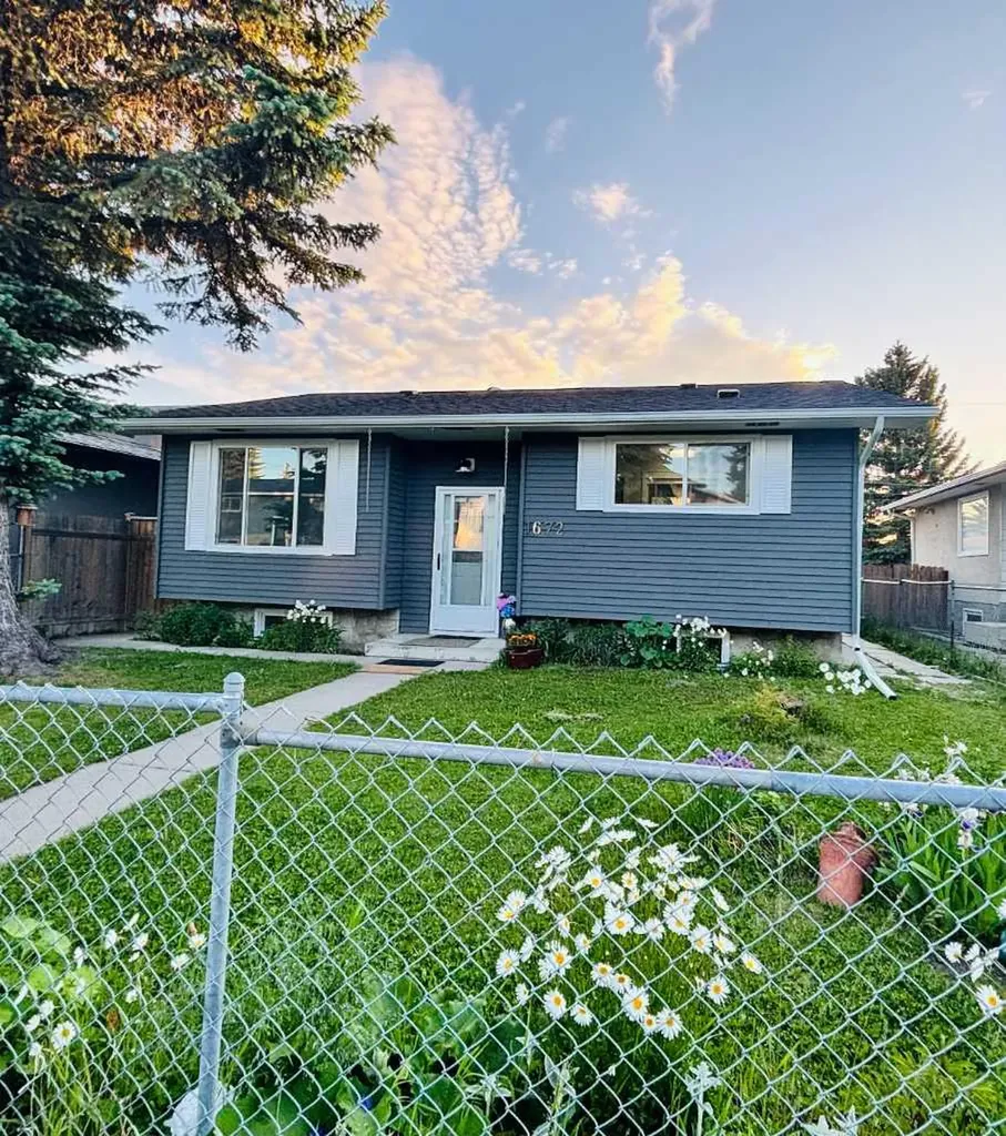 1672 Marlyn Way NE Calgary AB T2A 3K7