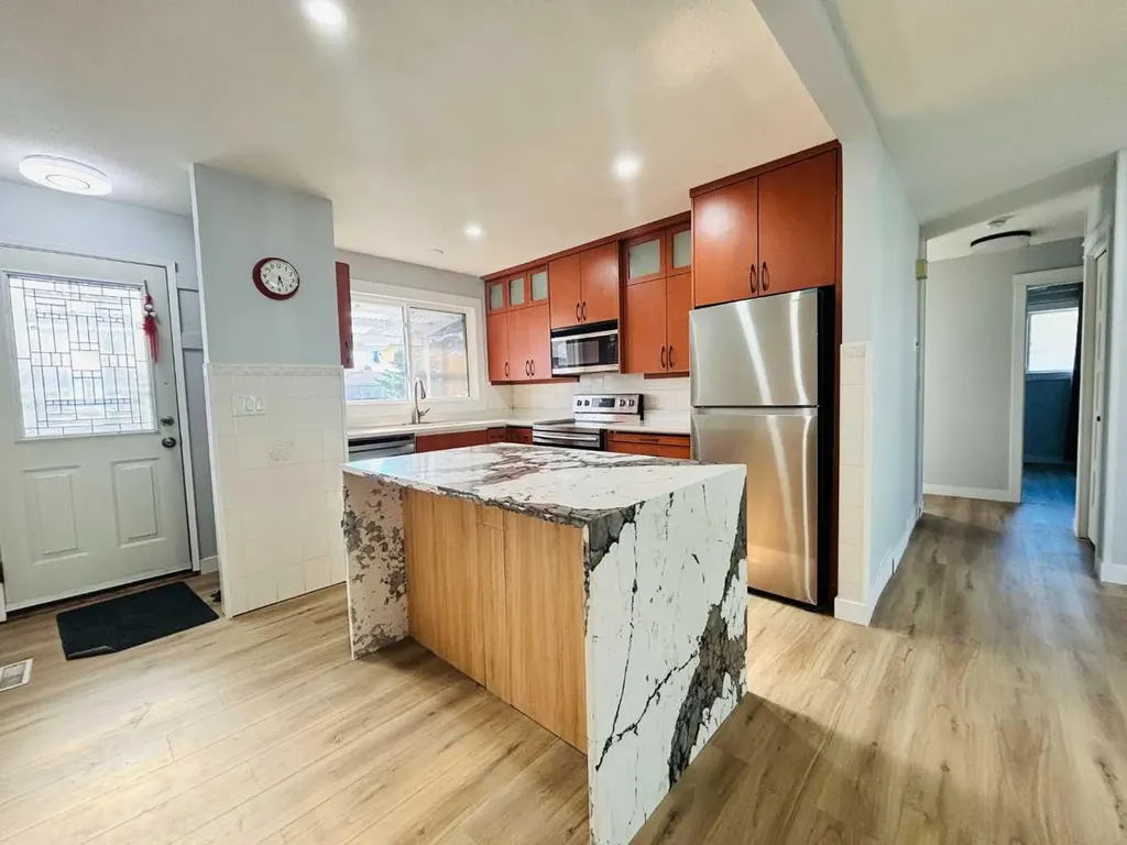 1672 Marlyn Way NE Calgary AB T2A 3K7