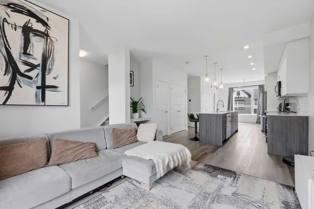 56 Evanscrest Manor NW Calgary AB T3P 2A3