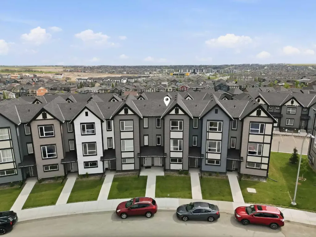 56 Evanscrest Manor NW Calgary AB T3P 2A3