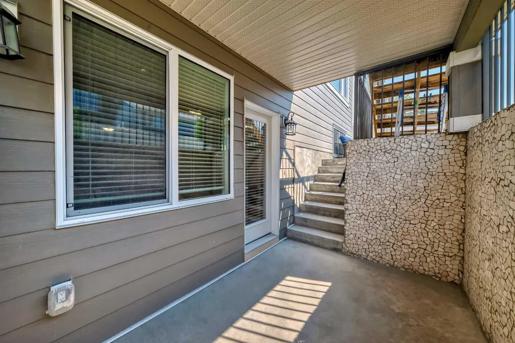 226 West Grove Point SW Calgary AB T3H1Y7