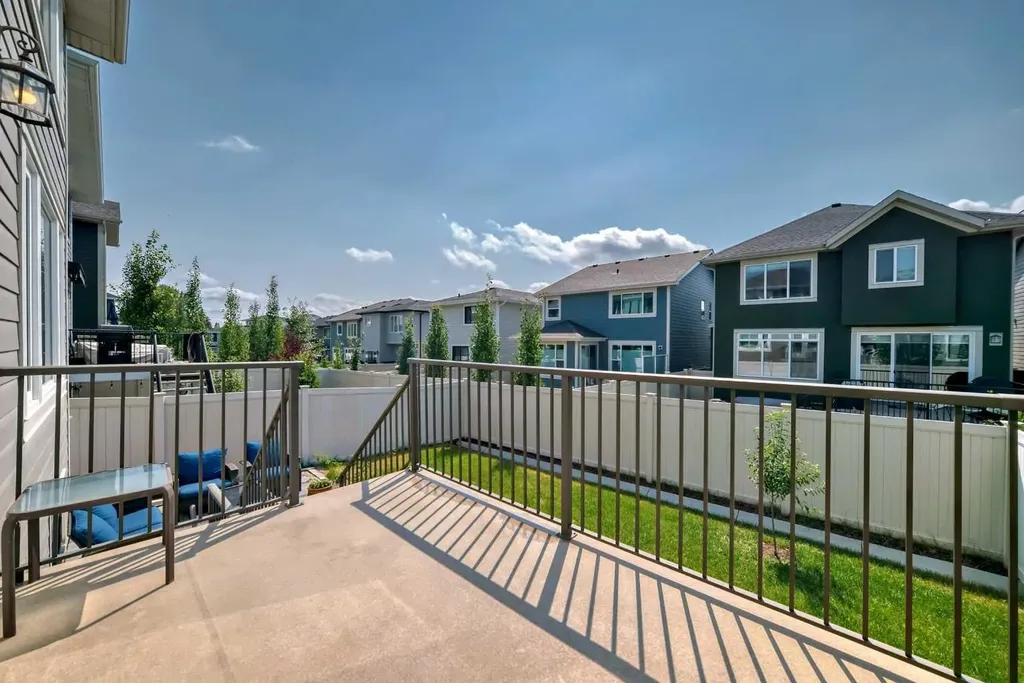 226 West Grove Point SW Calgary AB T3H1Y7