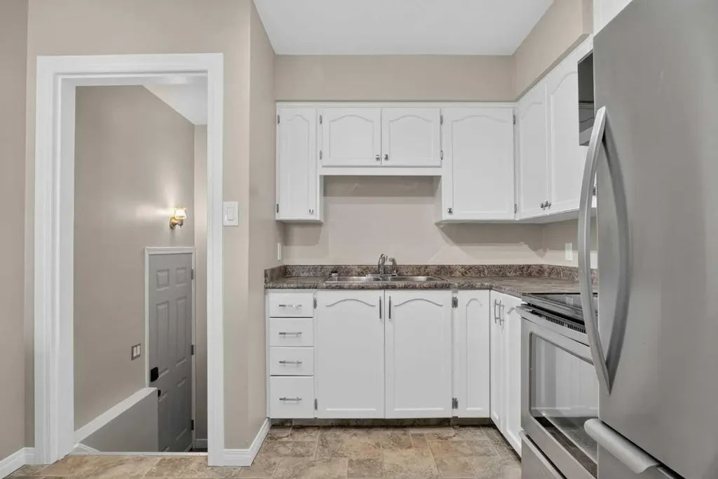136 41 Avenue NW Calgary AB T2K 0G6