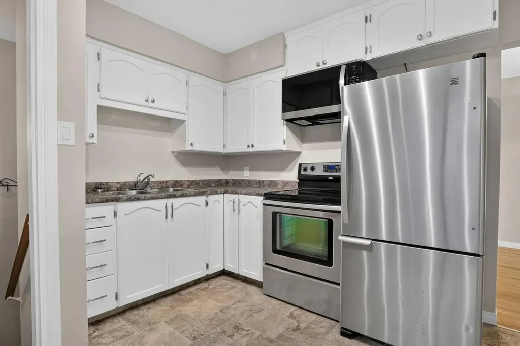 136 41 Avenue NW Calgary AB T2K 0G6