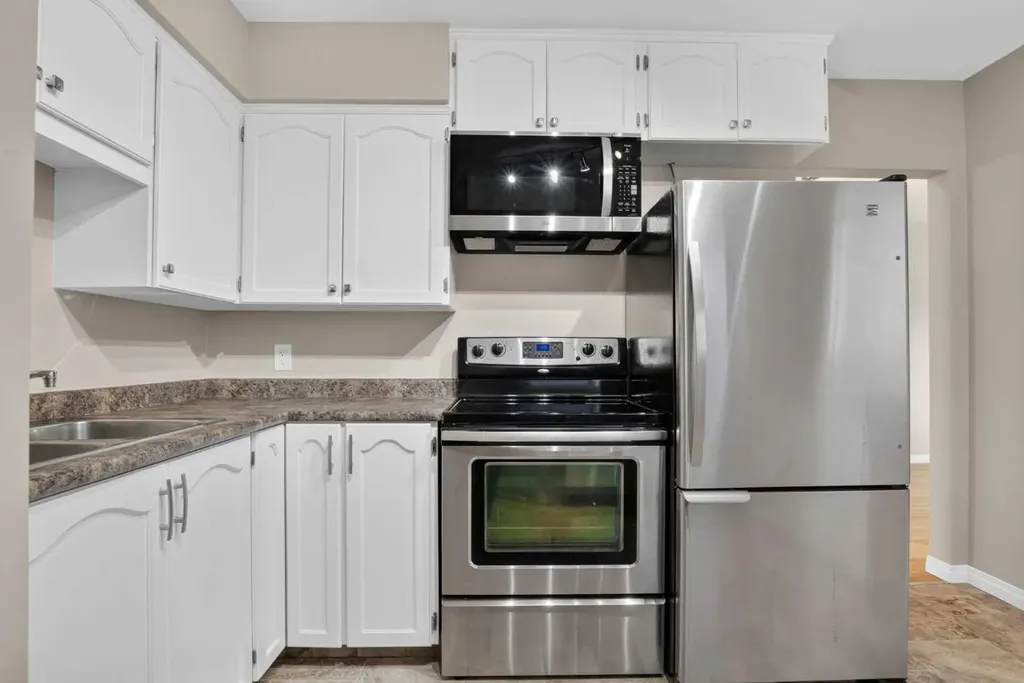 136 41 Avenue NW Calgary AB T2K 0G6