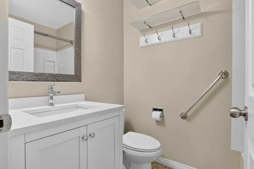 136 41 Avenue NW Calgary AB T2K 0G6