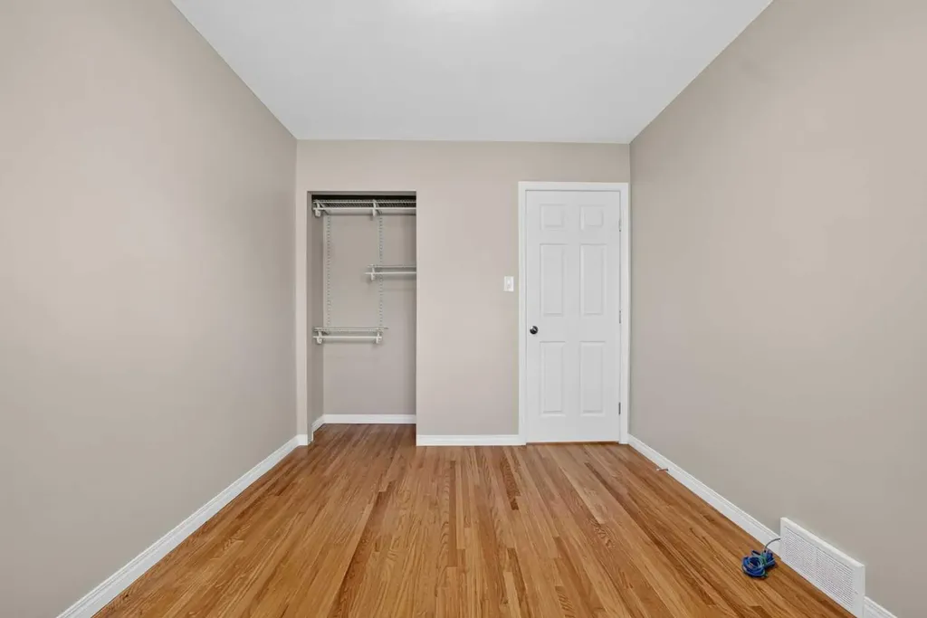 136 41 Avenue NW Calgary AB T2K 0G6