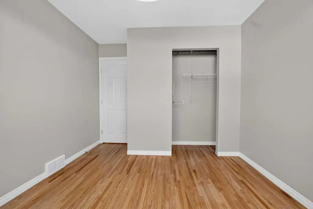 136 41 Avenue NW Calgary AB T2K 0G6