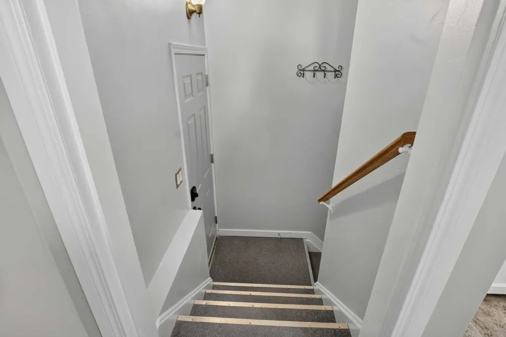 136 41 Avenue NW Calgary AB T2K 0G6
