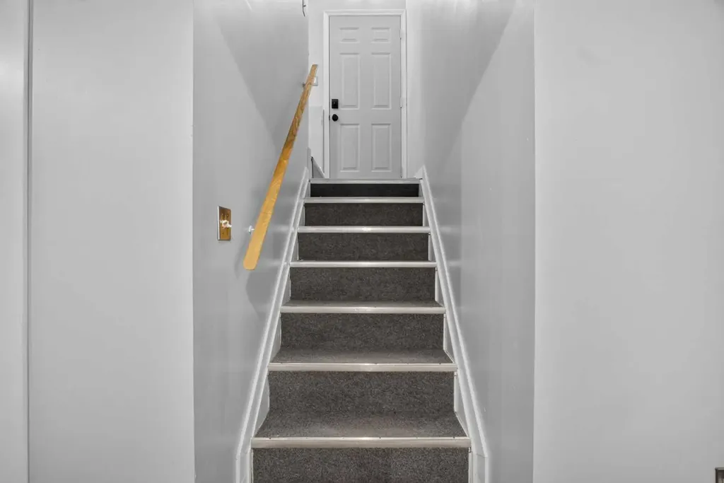 136 41 Avenue NW Calgary AB T2K 0G6