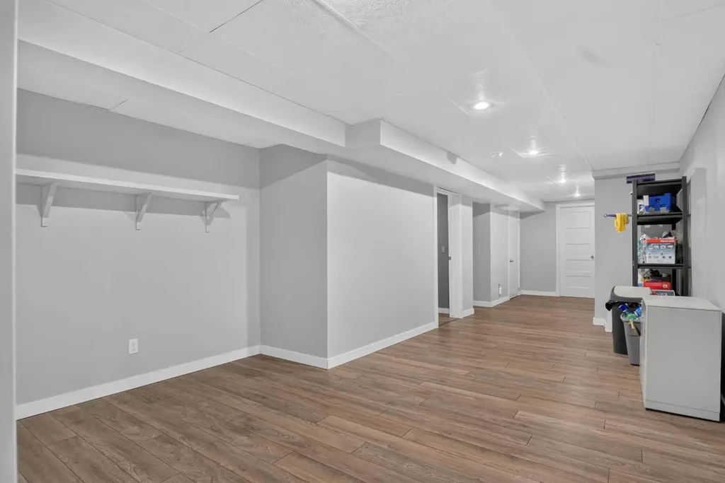136 41 Avenue NW Calgary AB T2K 0G6