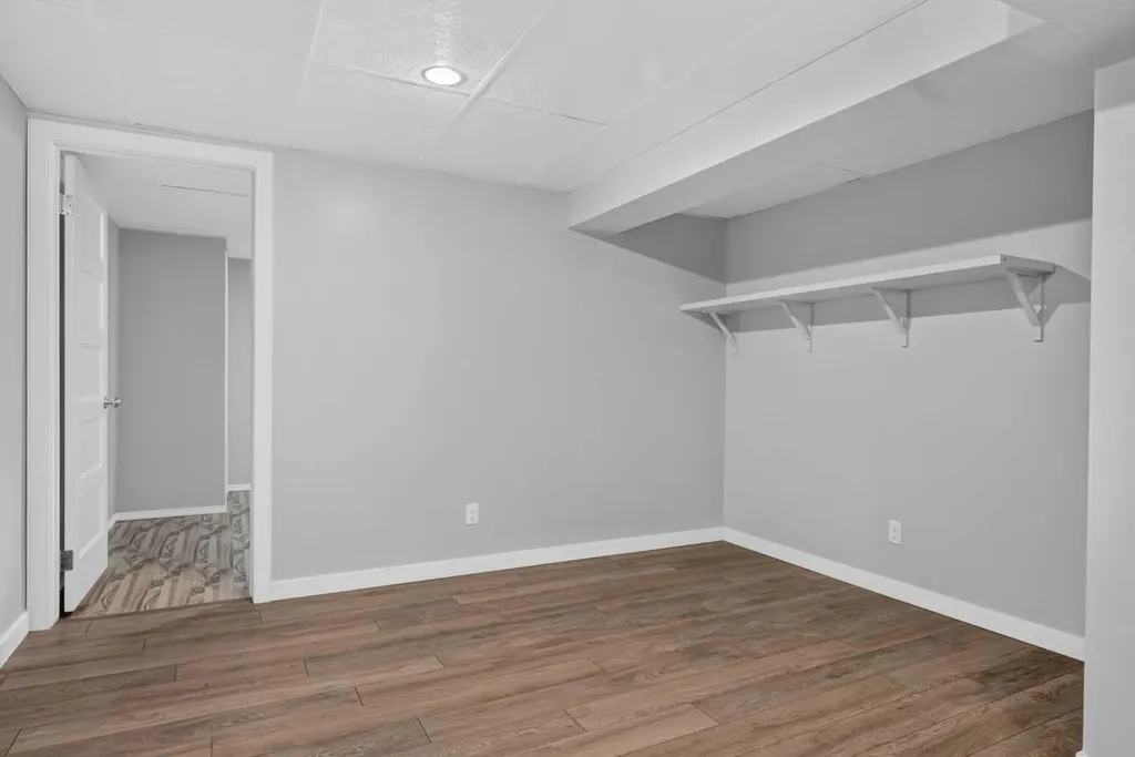 136 41 Avenue NW Calgary AB T2K 0G6