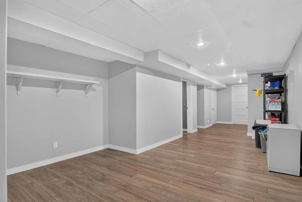 136 41 Avenue NW Calgary AB T2K 0G6